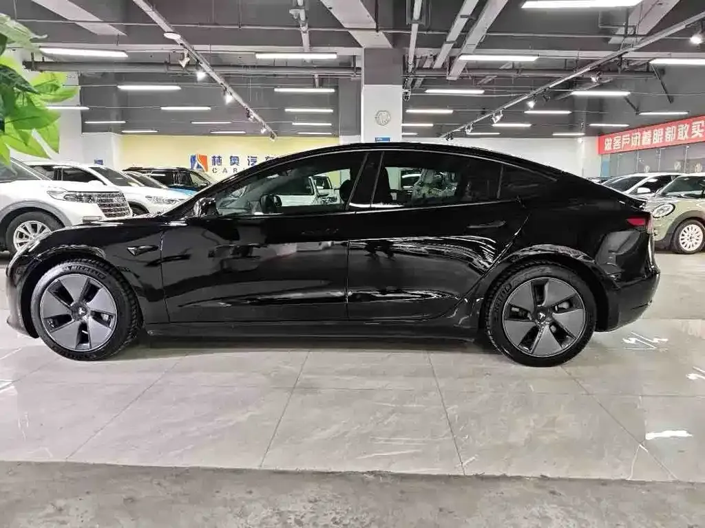 Tesla Model 3 — фото 10