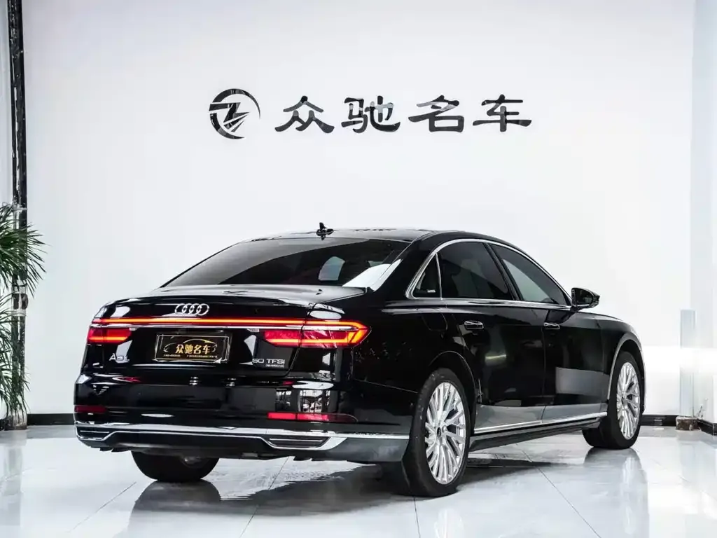 Audi A8 — фото 9