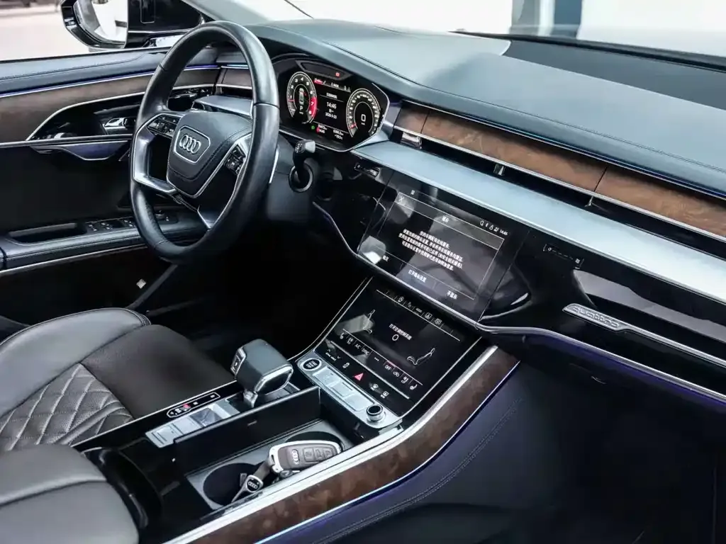 Audi A8 — фото 8