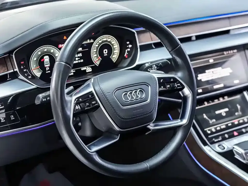 Audi A8 — фото 3