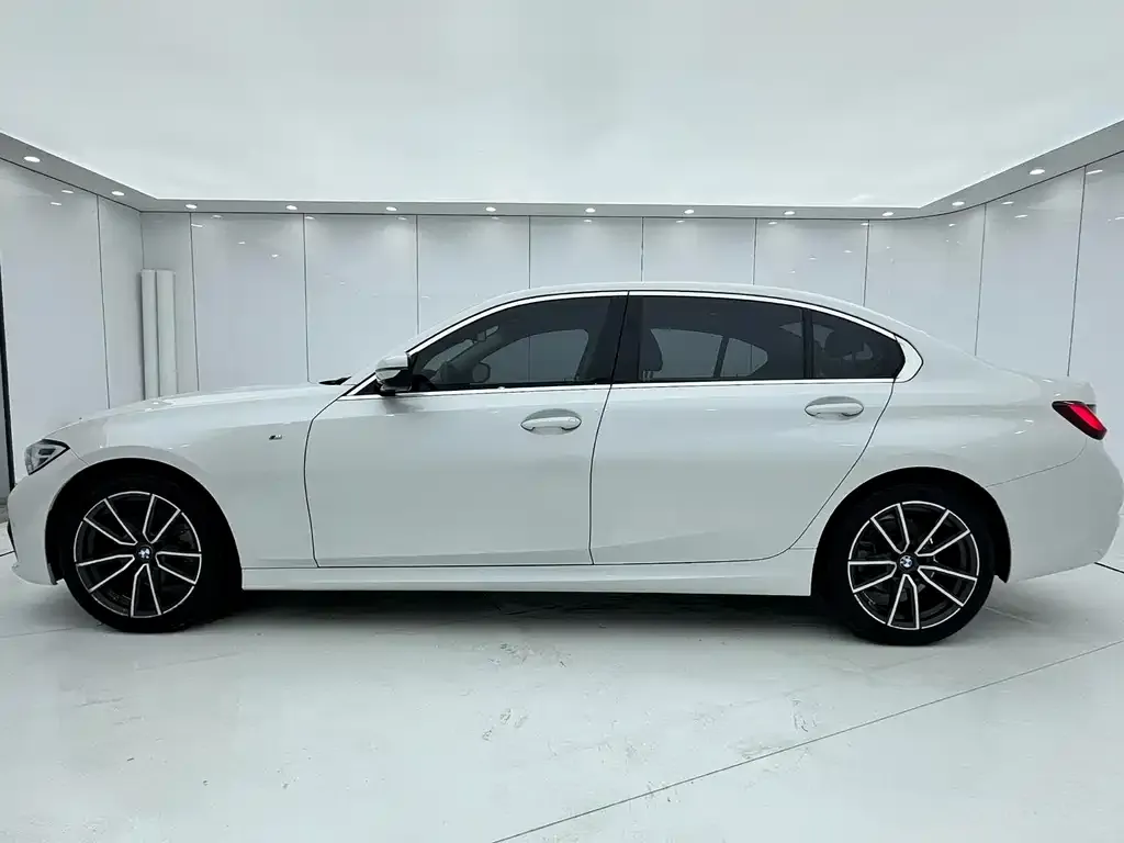 BMW 3 Series 2021 из CN, фото 2