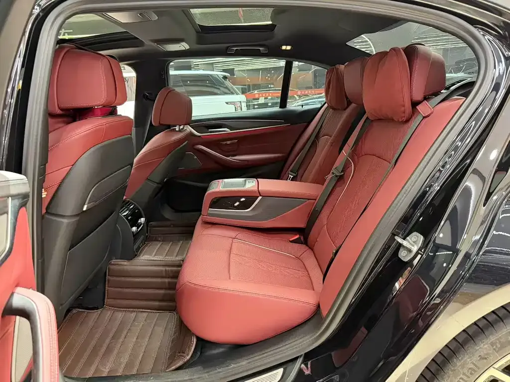 BMW 5 Series 2026 из CN, фото 3