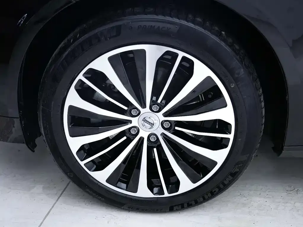 Volvo S90 — фото 9