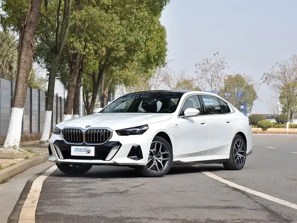 BMW i5 — фото 1