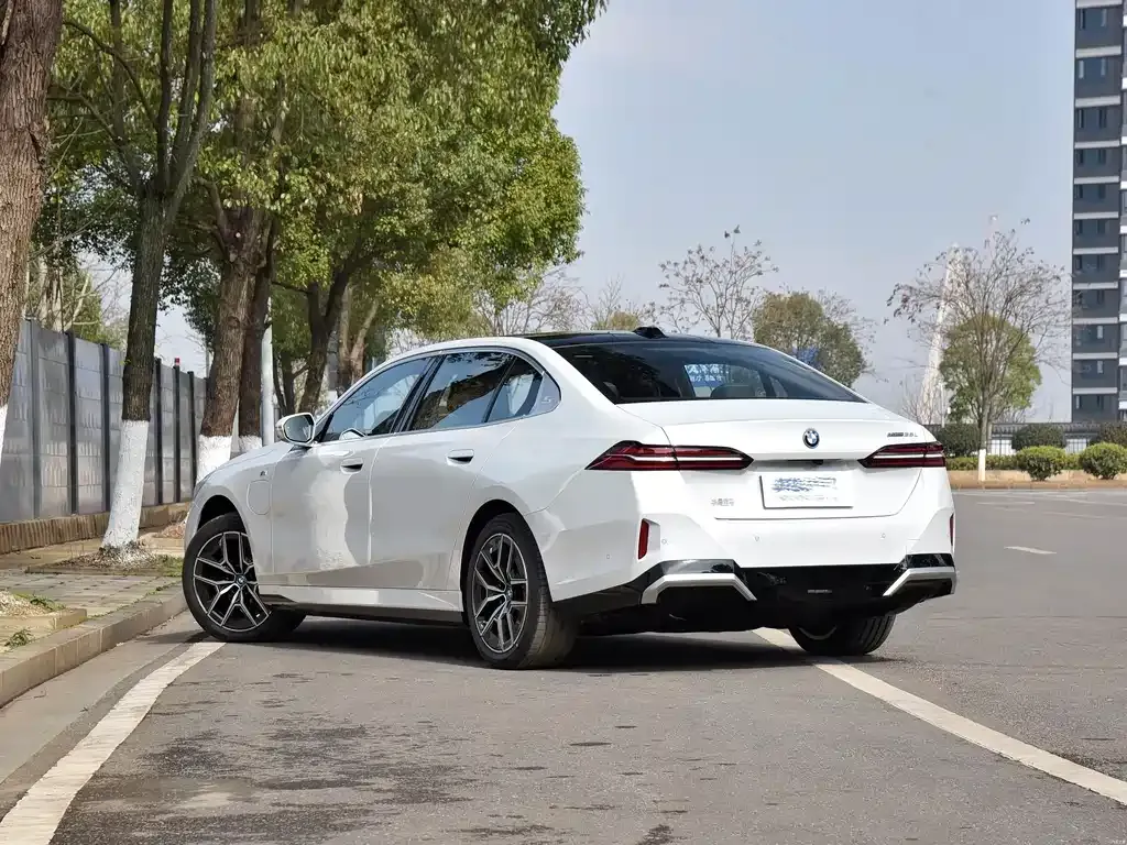 BMW i5 — фото 9