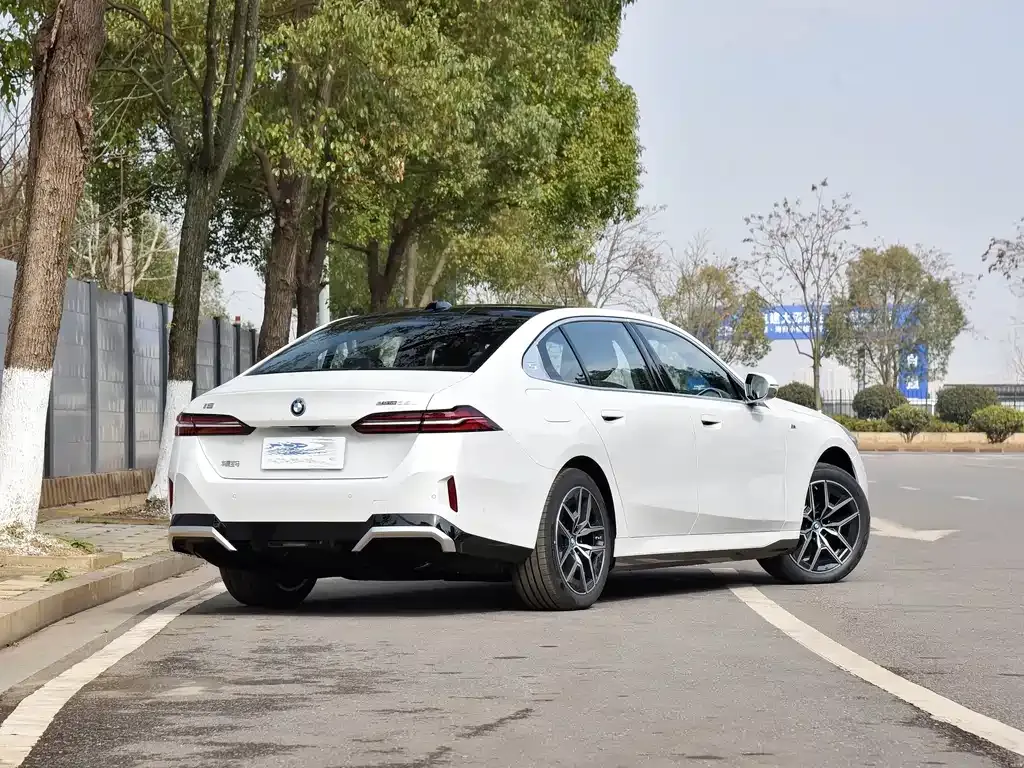 BMW i5 — фото 4