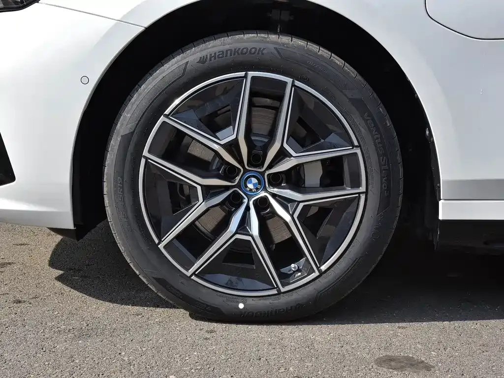 BMW i5 — фото 7