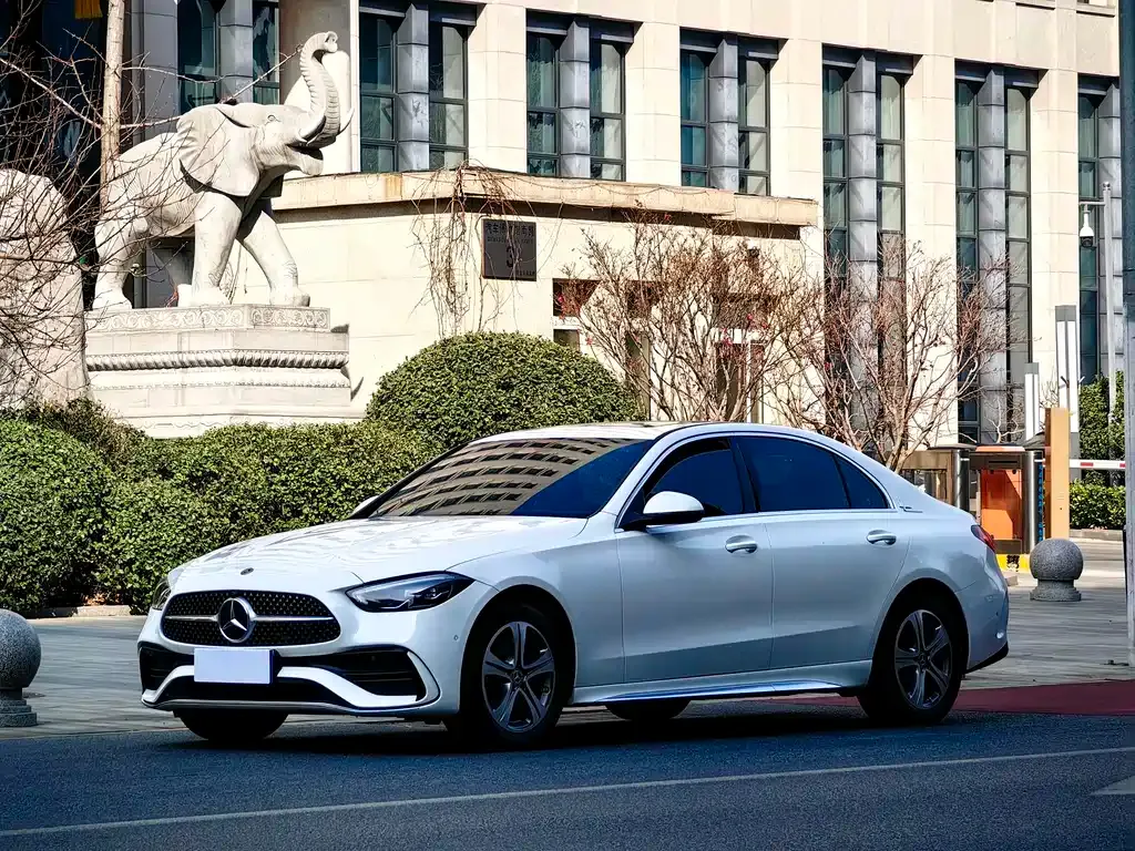Mercedes-Benz C-Class — фото 1