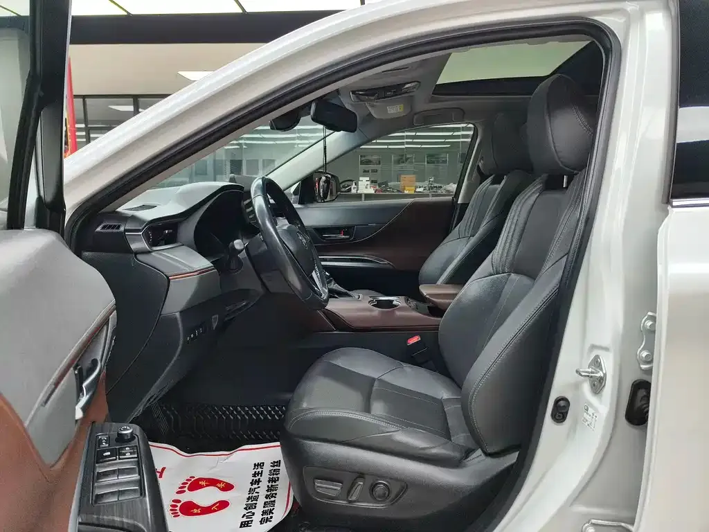 Toyota Harrier — фото 2