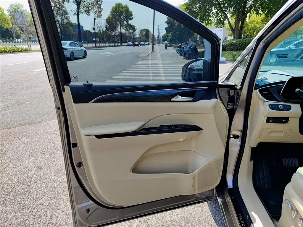 Buick GL8 2023 из CN, фото 9