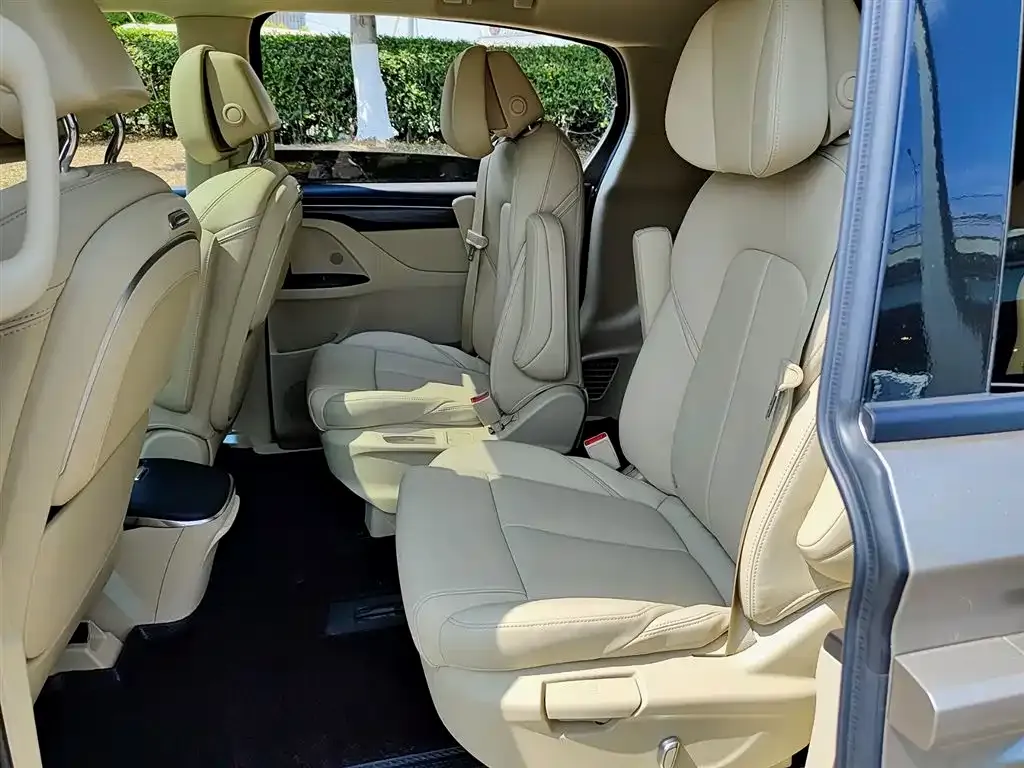 Buick GL8 2023 из CN, фото 2