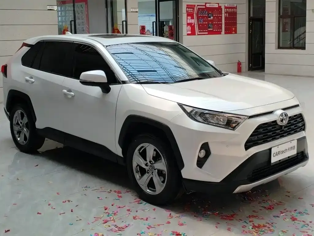Toyota RAV4 — фото 7