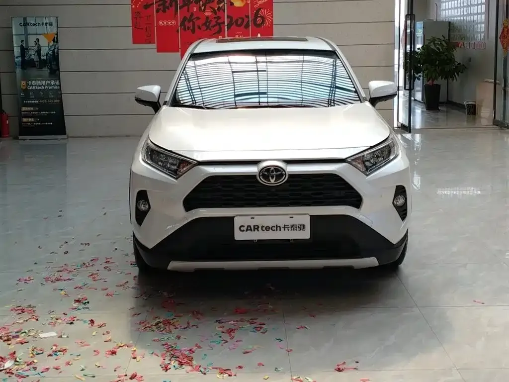 Toyota RAV4 — фото 2