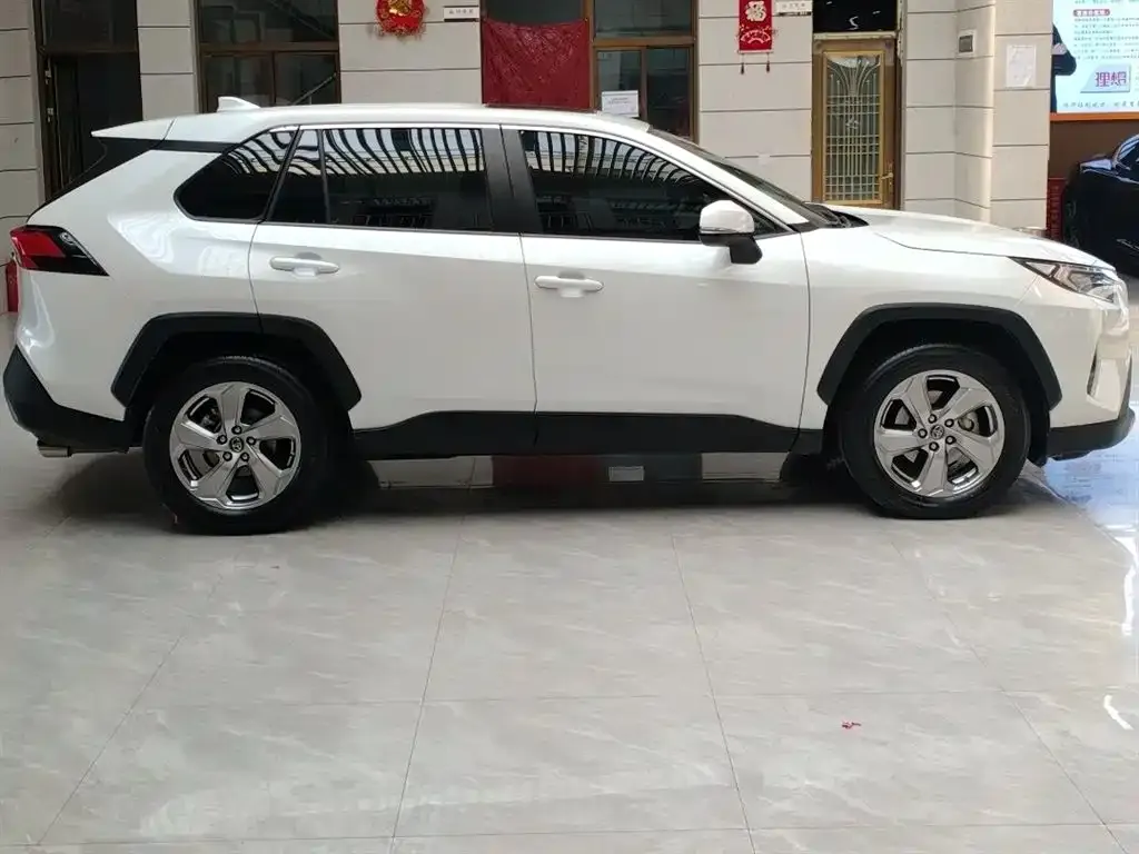 Toyota RAV4 — фото 5