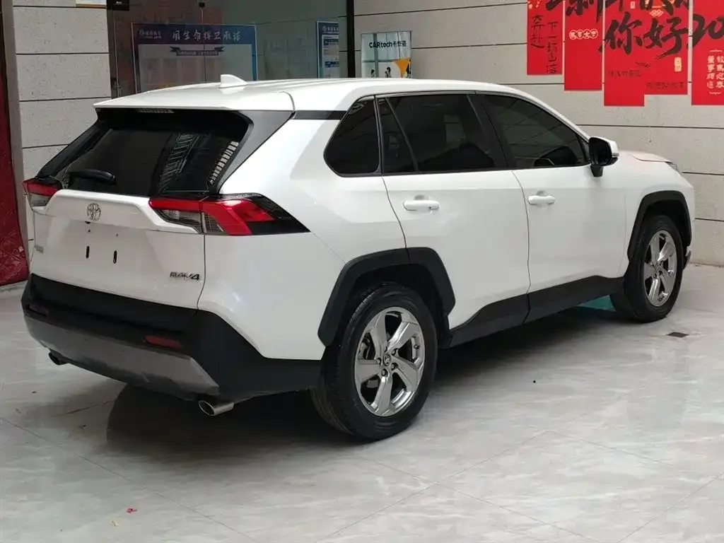 Toyota RAV4 — фото 4