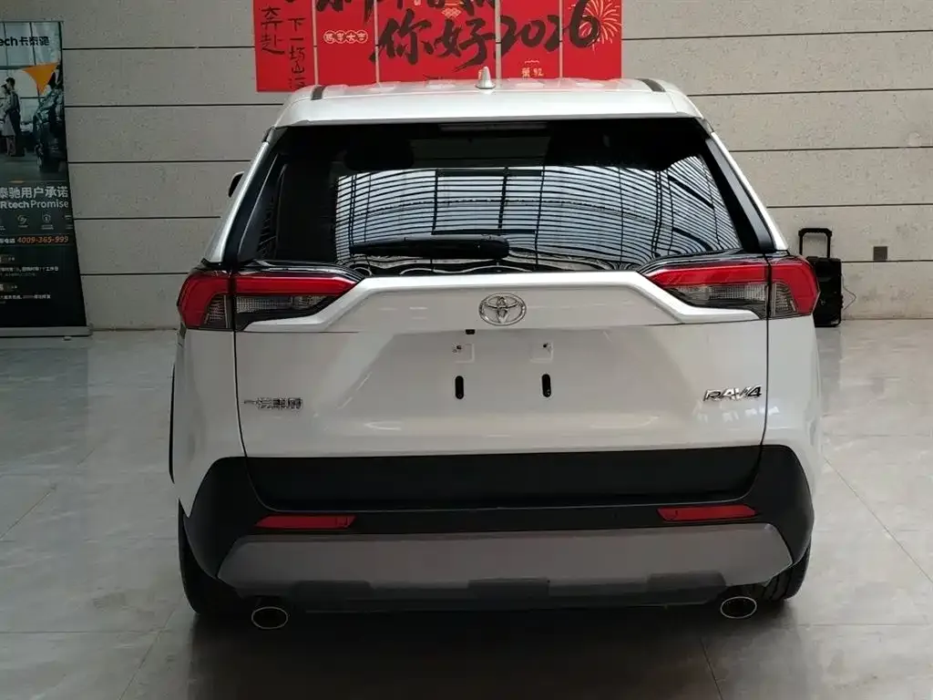 Toyota RAV4 — фото 8