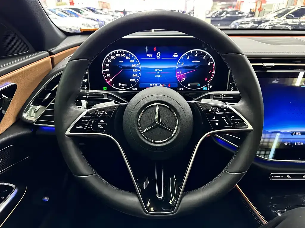 Mercedes-Benz E-Class — фото 9