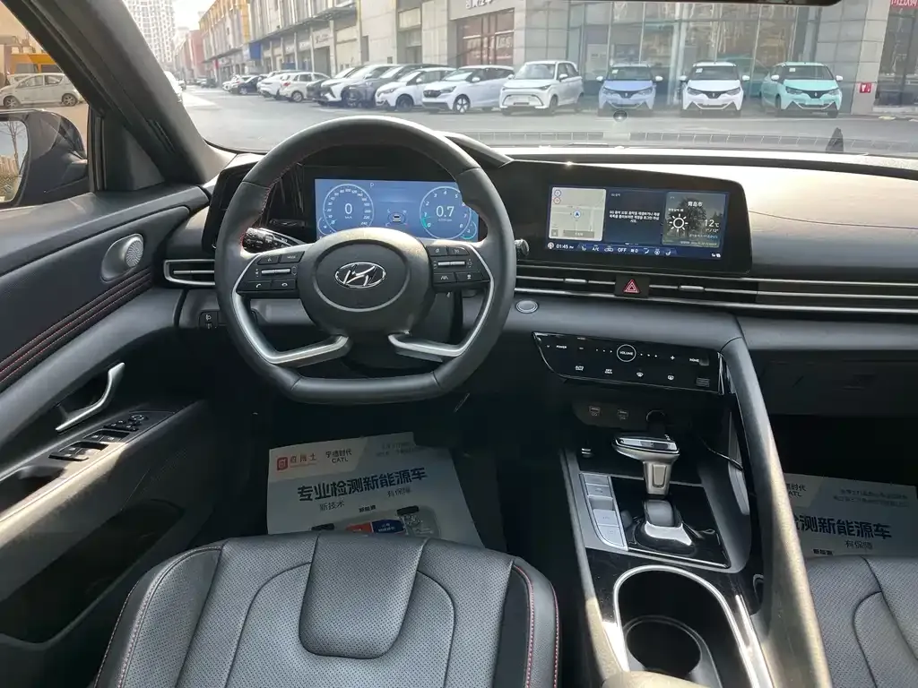Hyundai Elantra — фото 3