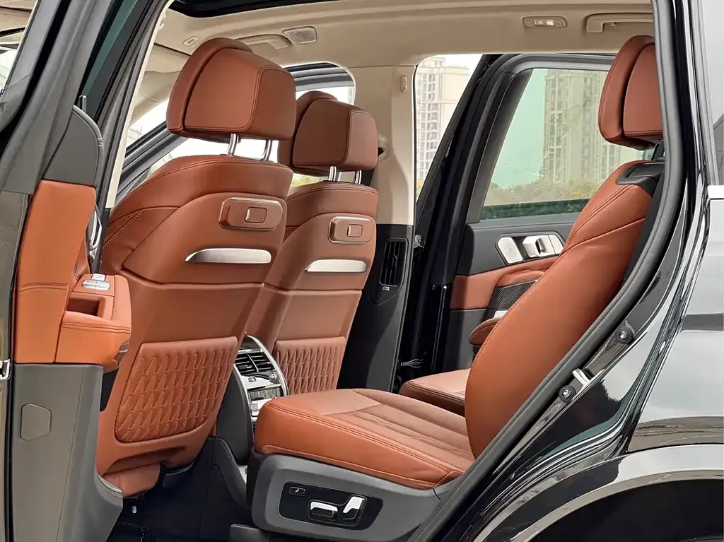 BMW X7 M60i 2025 из CN, фото 5