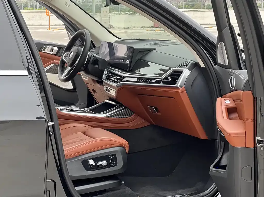 BMW X7 M60i 2025 из CN, фото 6