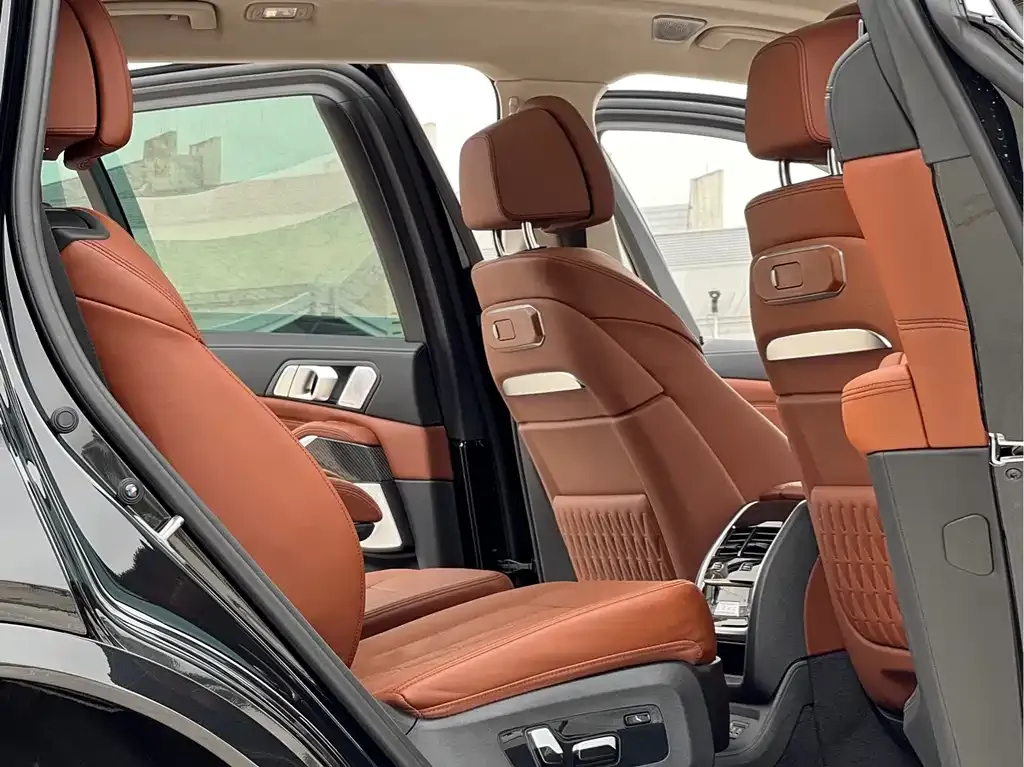 BMW X7 M60i 2025 из CN, фото 7