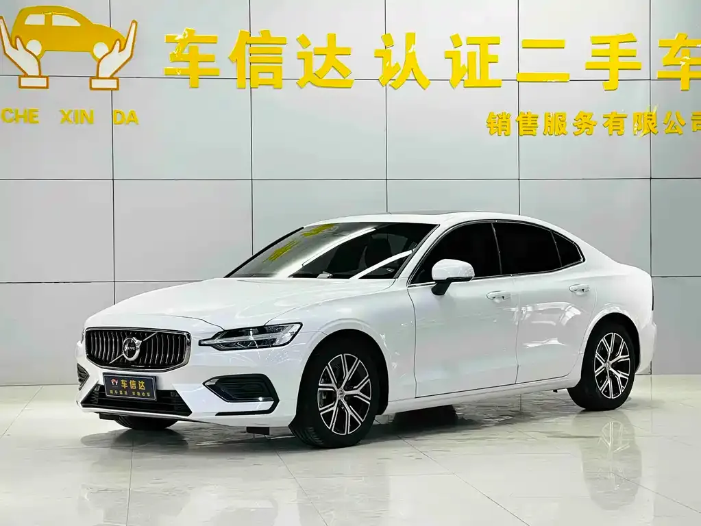 Volvo S60 — фото 1