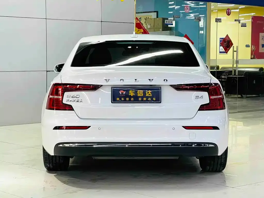Volvo S60 — фото 10