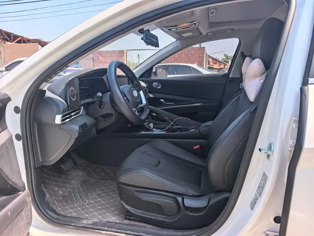 Hyundai Elantra — фото 4