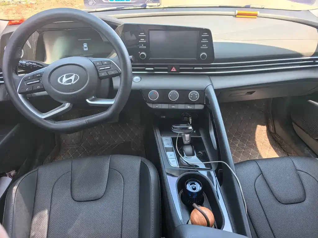 Hyundai Elantra — фото 3