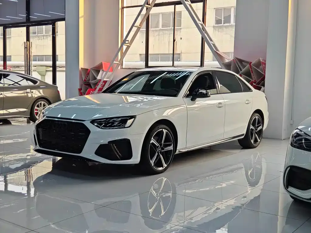 Audi A4L — фото 1
