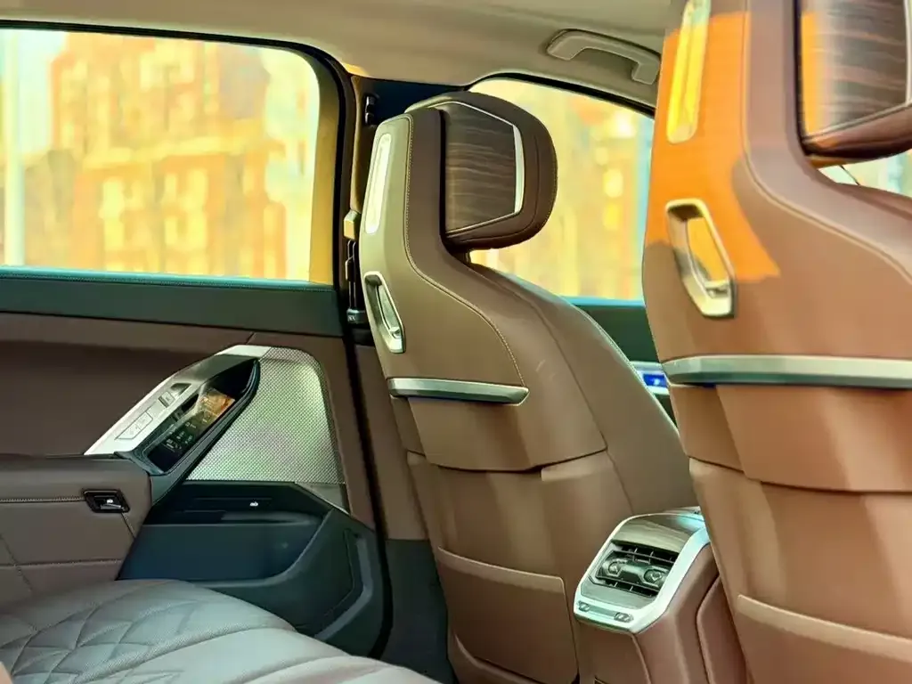 BMW 7 Series 2024 из CN, фото 2
