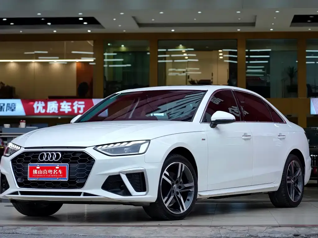 Audi A4L 2022 из CN, фото 1