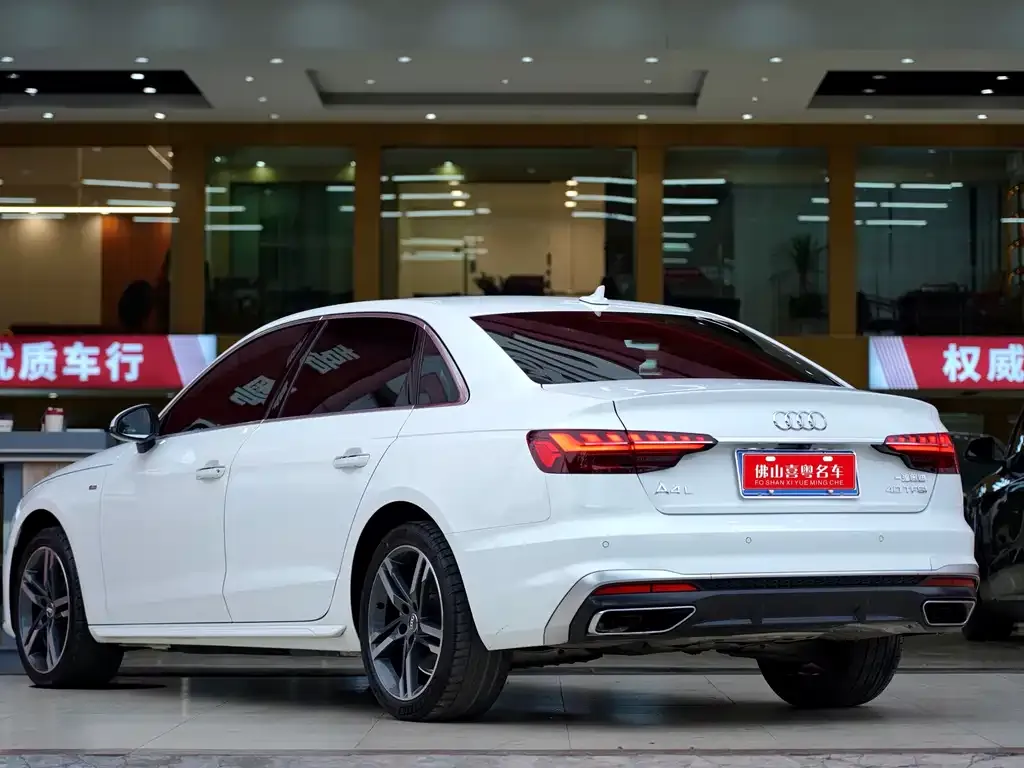 Audi A4L 2022 из CN, фото 10