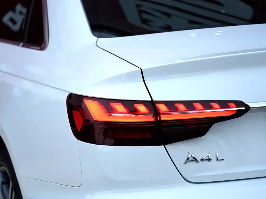 Audi A4L 2022 из CN, фото 5