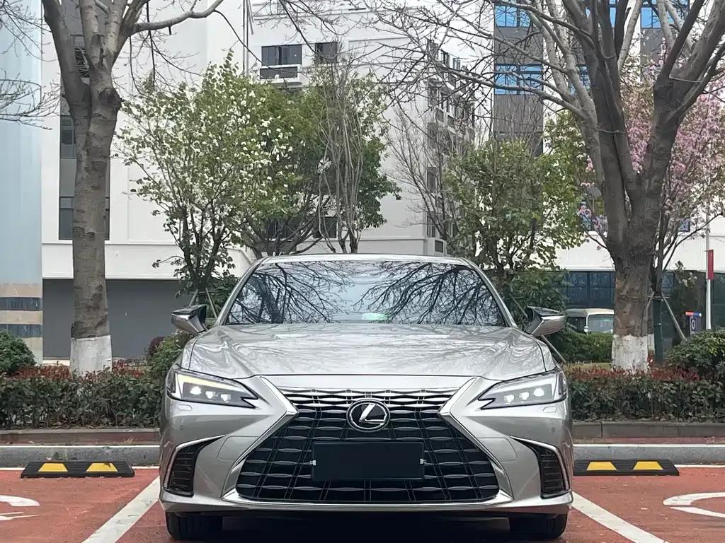 Lexus ES — фото 8