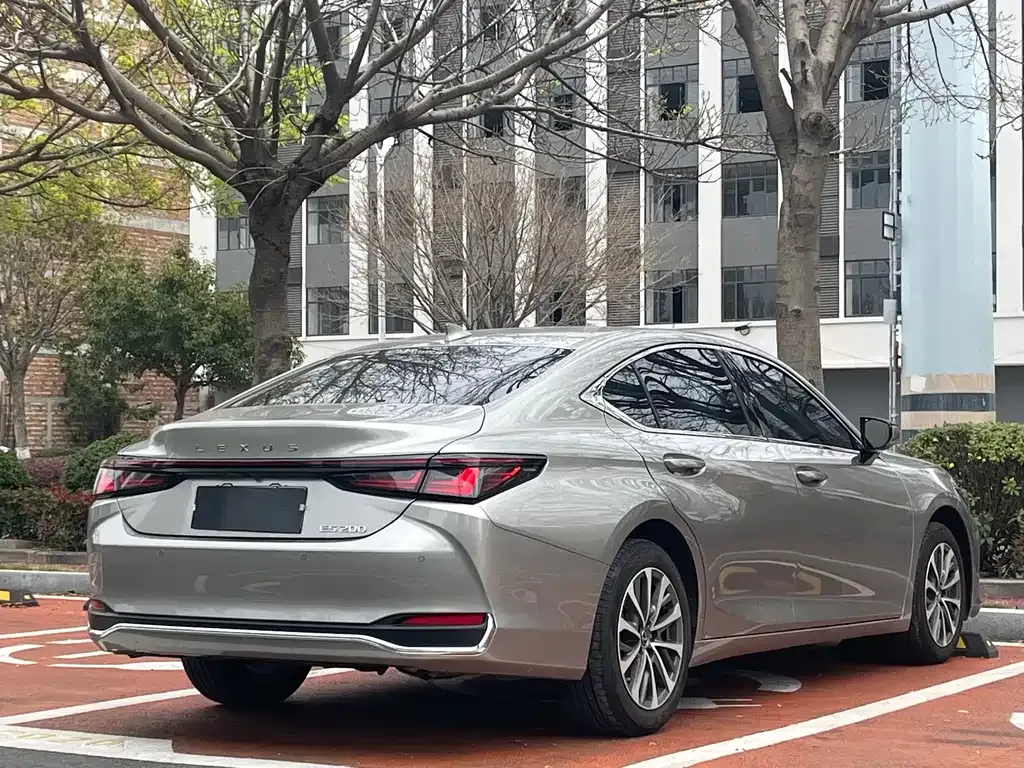 Lexus ES — фото 10