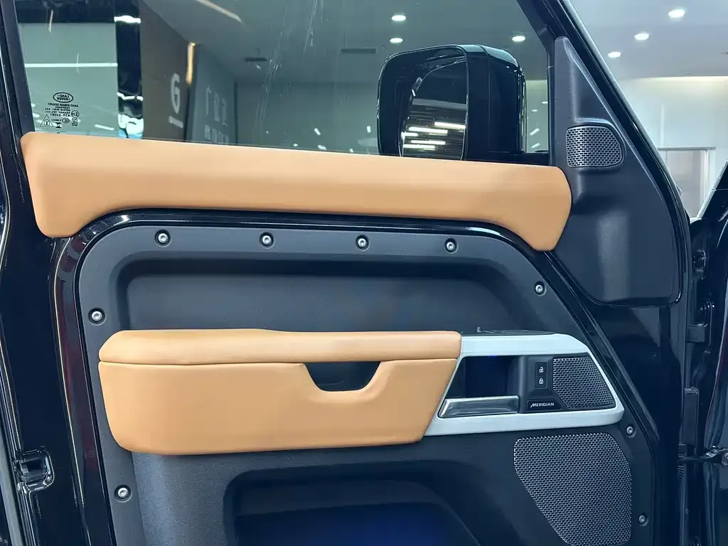Land Rover Defender — фото 10