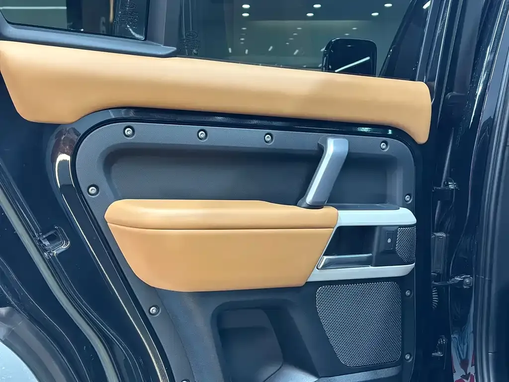 Land Rover Defender — фото 6
