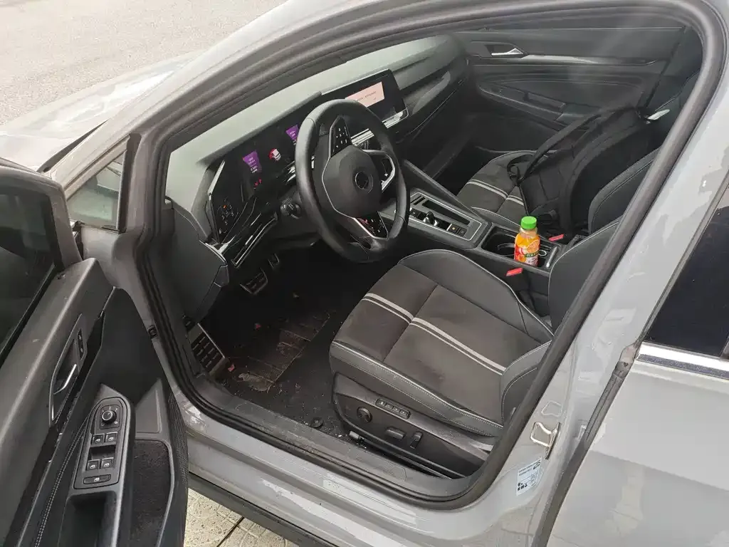 Volkswagen Golf 2023 из CN, фото 2