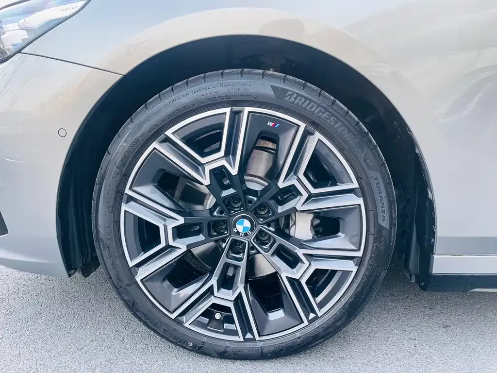 BMW 5 Series — фото 2