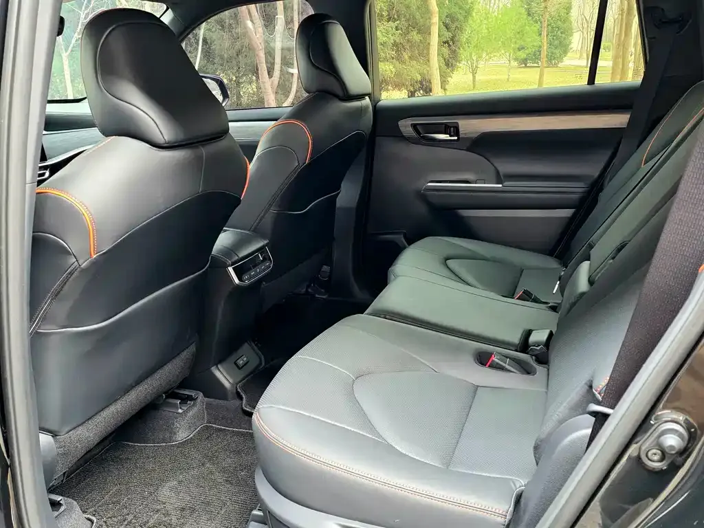 Toyota Crown Kluger 2026 из CN, фото 7