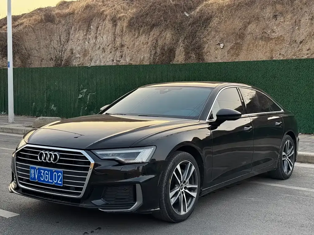 Audi A6L — фото 1