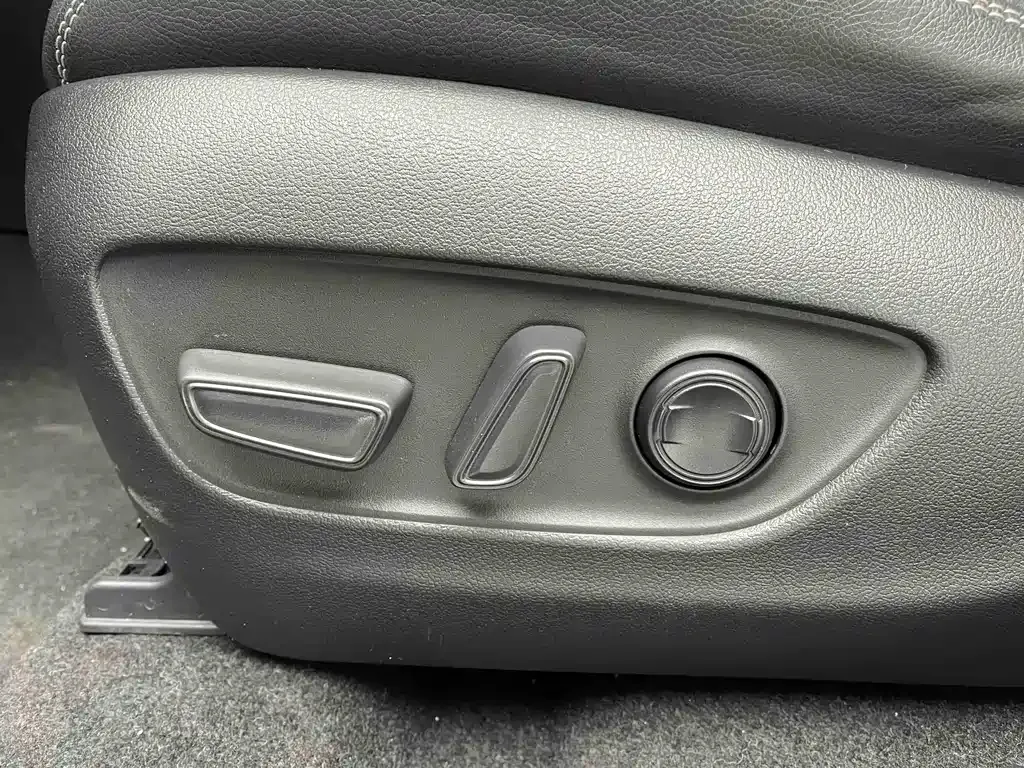 Toyota RAV4 — фото 10