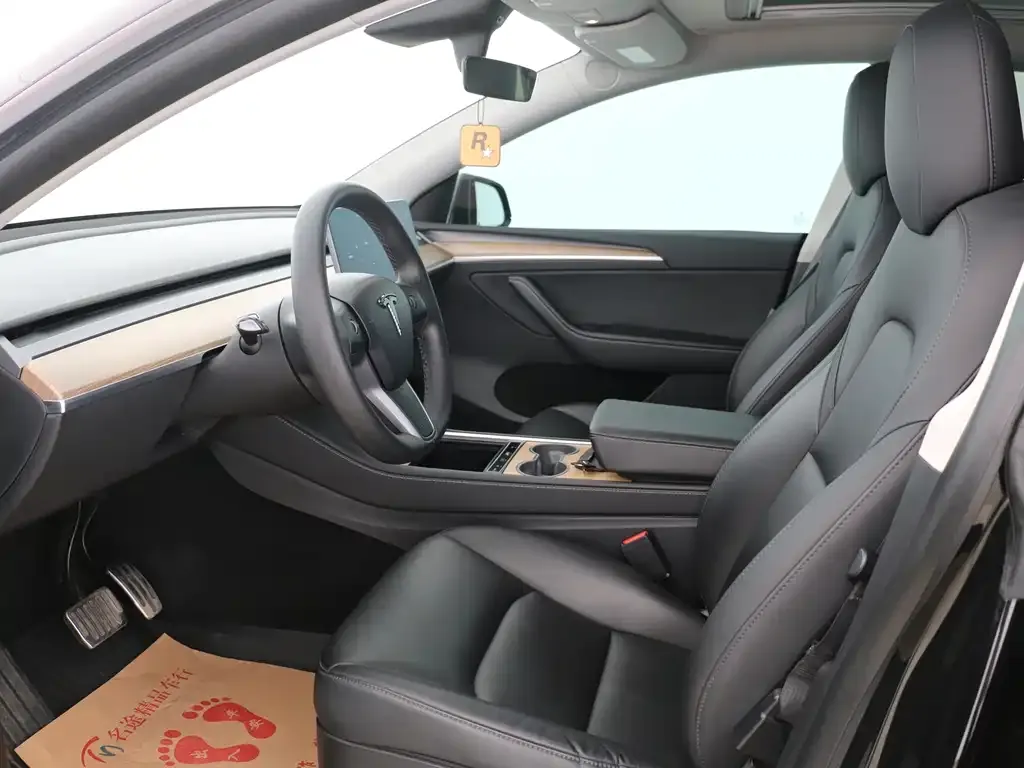 Tesla Model Y — фото 9