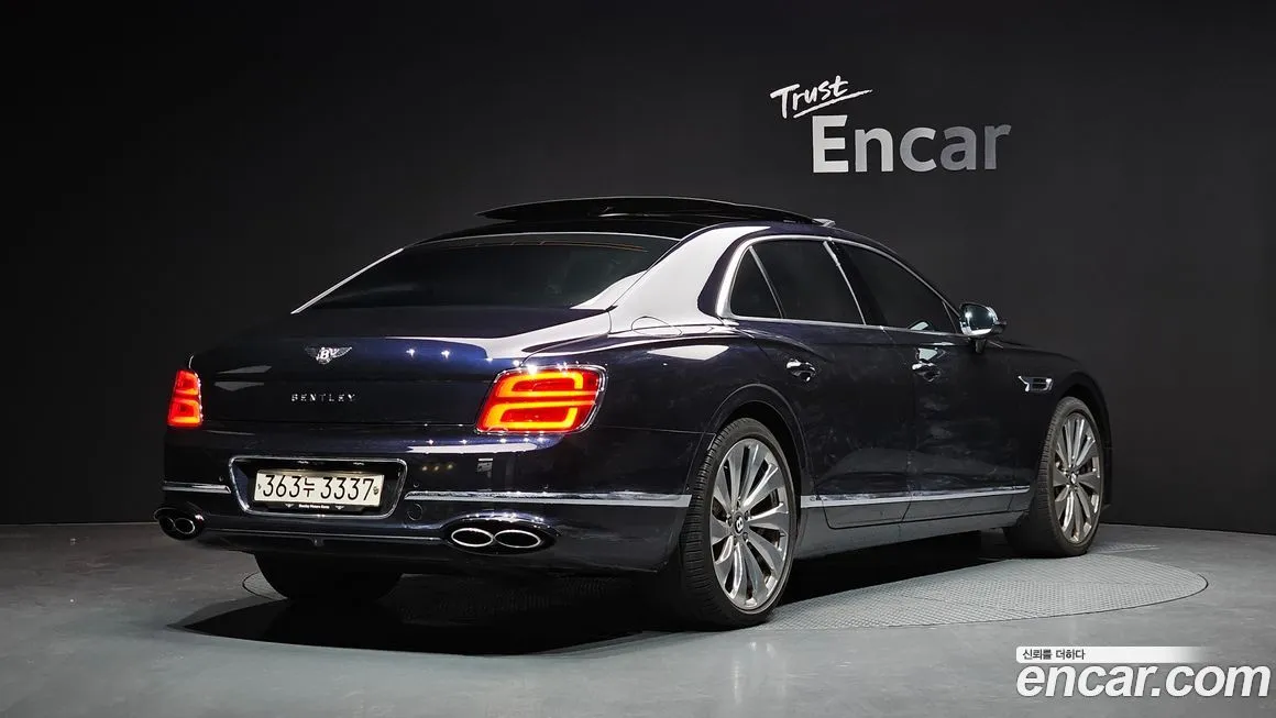 Bentley Flying Spur — фото 3