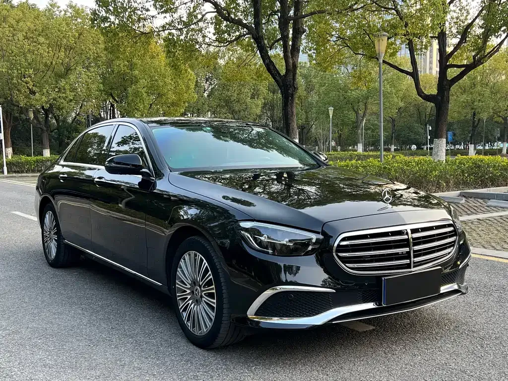 Mercedes-Benz E-Class — фото 9