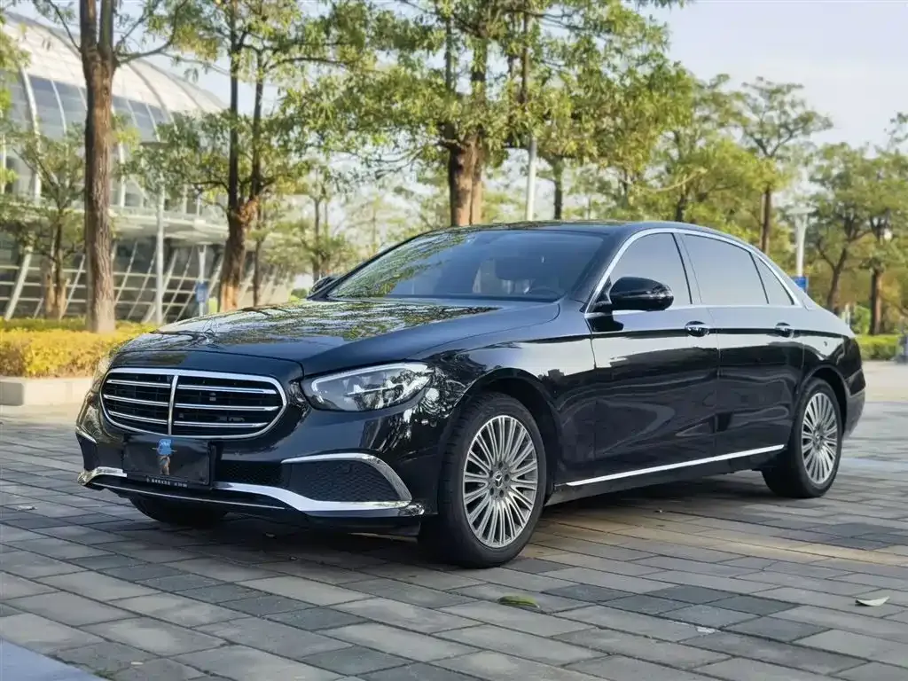 Mercedes-Benz E-Class — фото 1