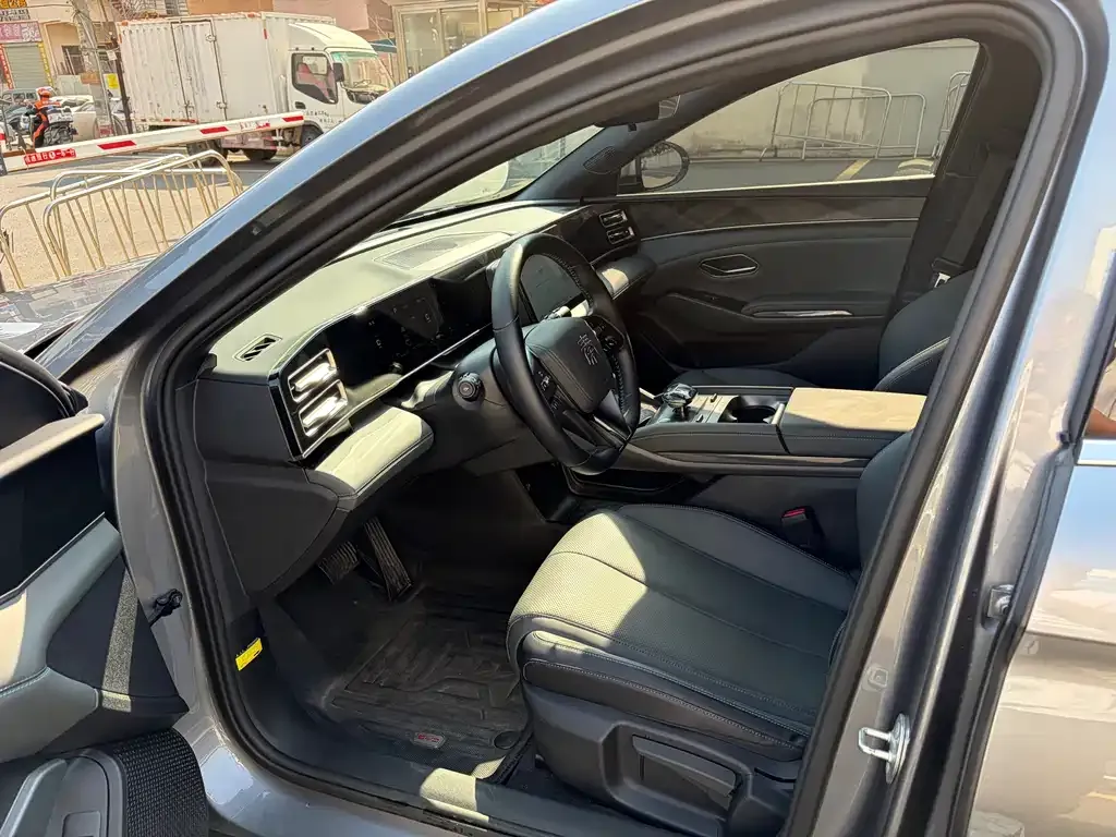 BYD Qin L 2024 из CN, фото 4