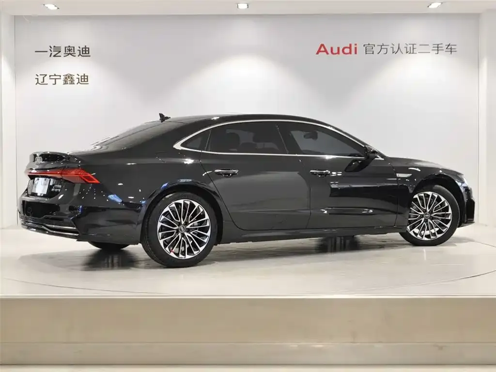 Audi A7L — фото 2
