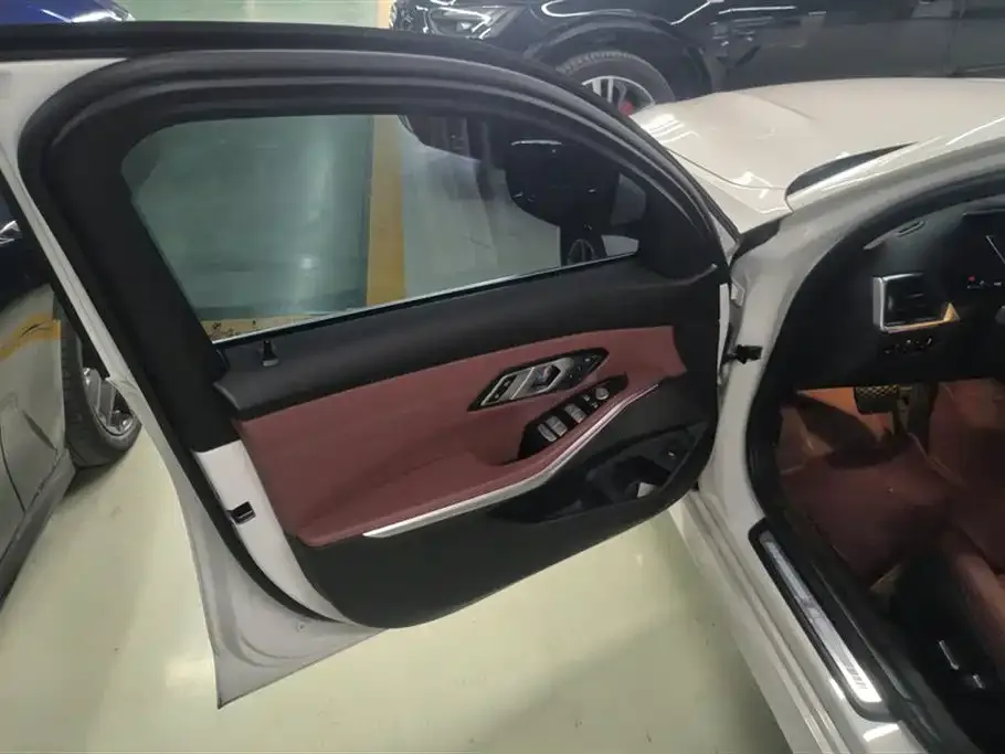 BMW 3 Series 2023 из CN, фото 6